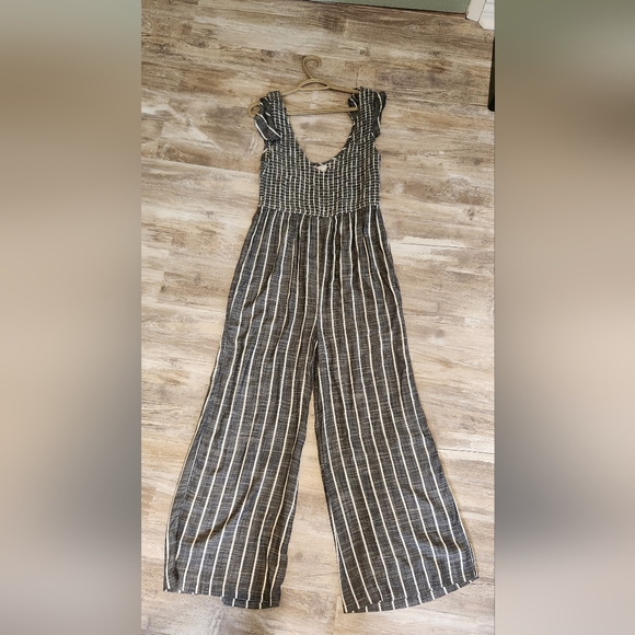 Sisstrevolution size medium ladies long pant, tank top romper. - Picture 4 of 4